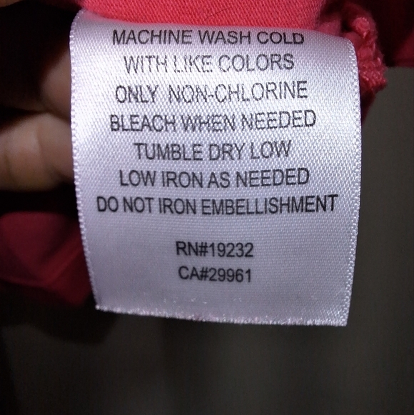 Alfred Dunner 3/4 sleeve pink tunic top with embroidery in a medium petite. - Picture 4 of 9